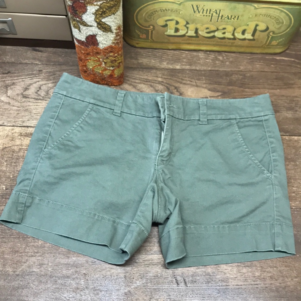 American Eagle Shorts Army Green Midi Stretch